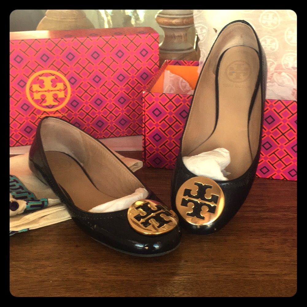 Tory Burch navy & gold flats